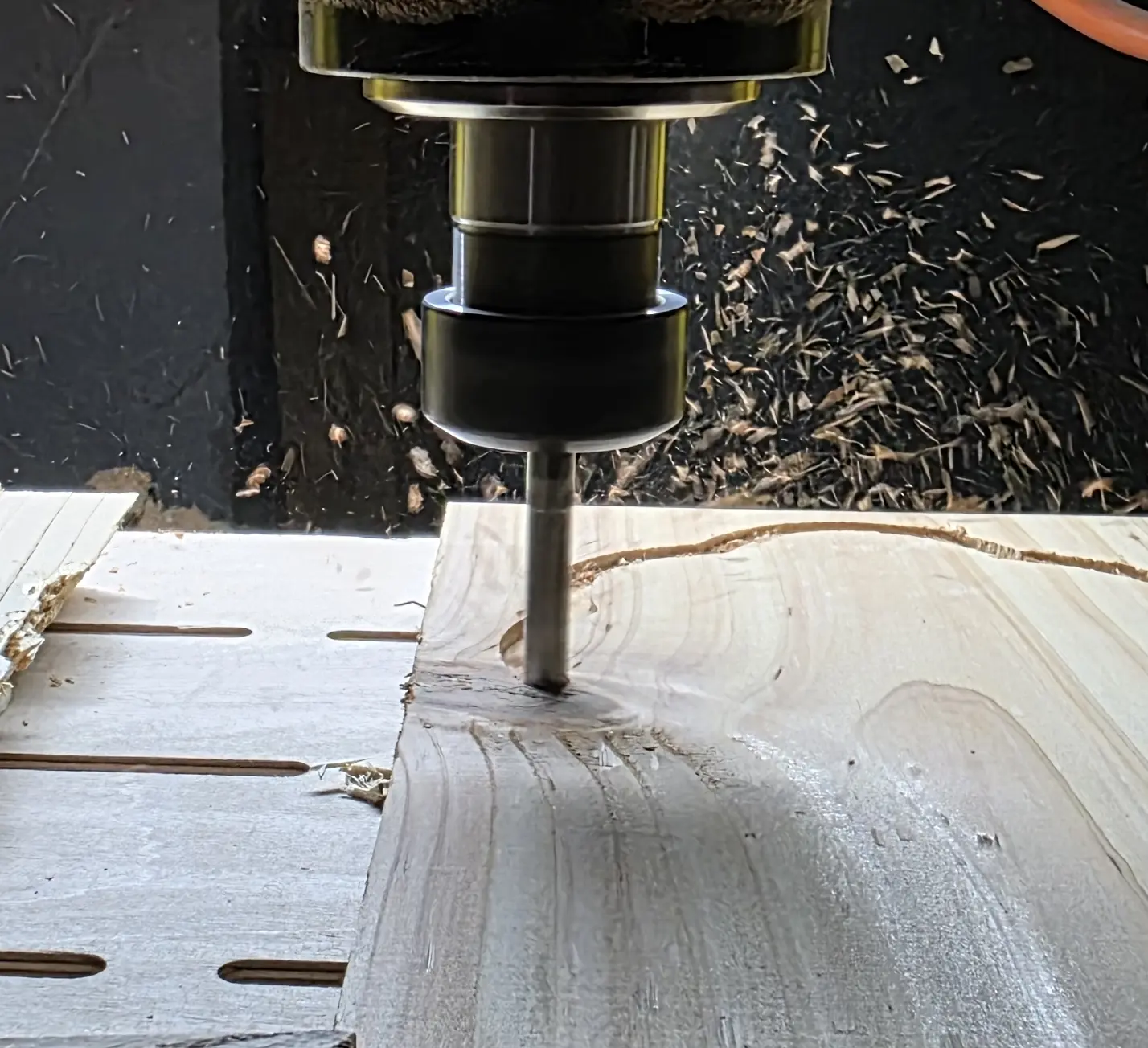 CNC Fräsen Holz – Nahaufnahme des Fräskopfes