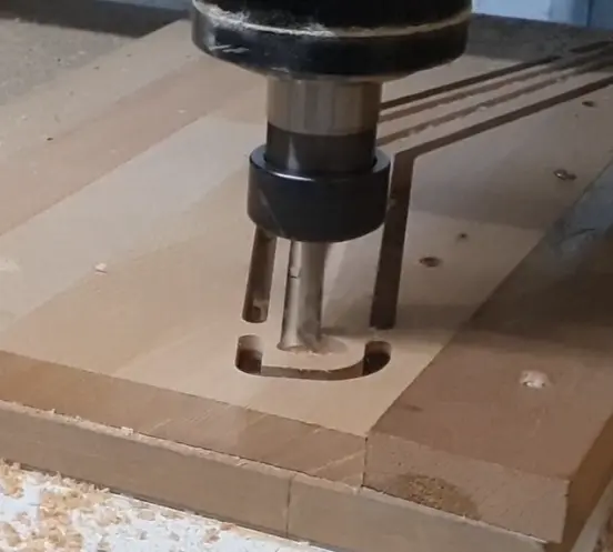 CNC Fräsen Holz – Nahaufnahme des Fräskopfes